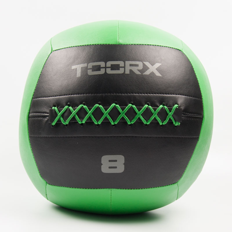 Billede af en grøn wall ball på 8 kg fra TOORX